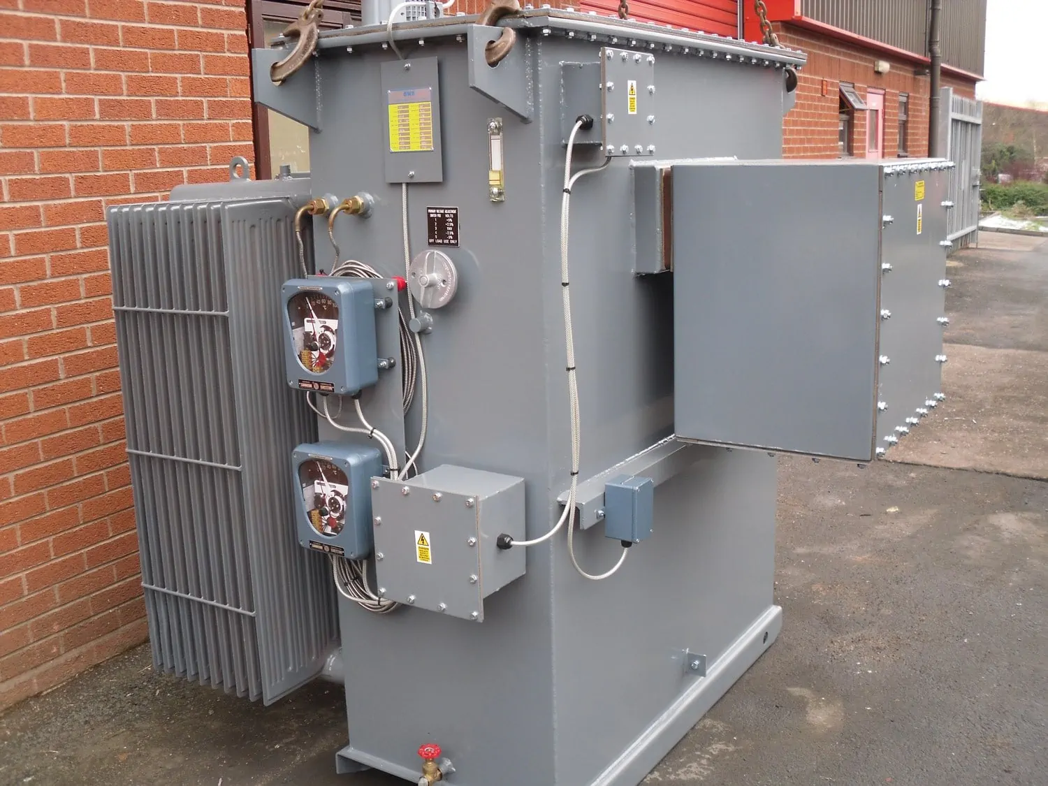 Liquid-filled and cooled transformer by Powerstar.